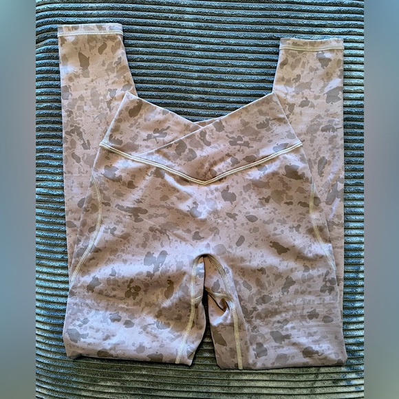 Alphalete Surface Leggings - Picture 2 of 3